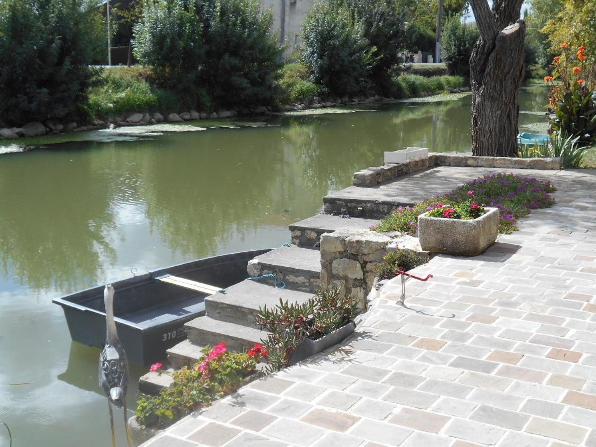 Marais Poitevin Gite "Volets Bleu Clair": Rustic Retreat with Fishing, Boating, and Cycling La Taillee Exterior photo