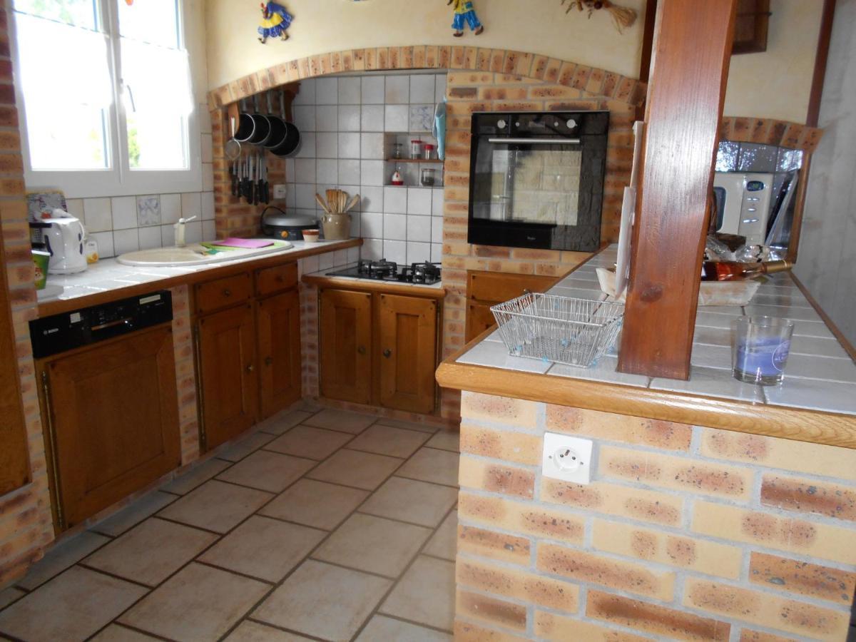 Marais Poitevin Gite "Volets Bleu Clair": Rustic Retreat with Fishing, Boating, and Cycling La Taillee Exterior photo
