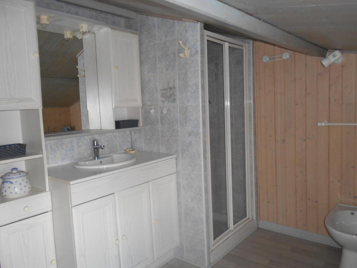 Marais Poitevin Gite "Volets Bleu Clair": Rustic Retreat with Fishing, Boating, and Cycling La Taillee Exterior photo