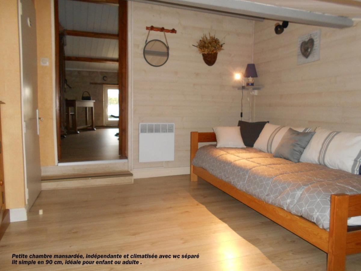 Marais Poitevin Gite "Volets Bleu Clair": Rustic Retreat with Fishing, Boating, and Cycling La Taillee Exterior photo